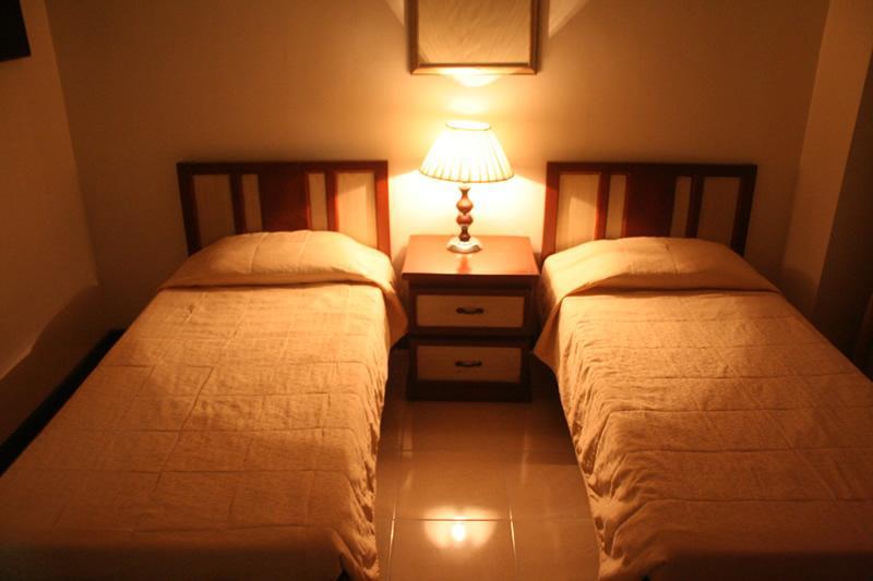 Casa Nicarosa Hotel And Residences Manila Esterno foto