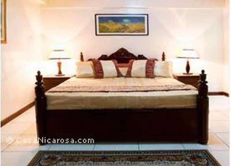 Casa Nicarosa Hotel And Residences Manila Esterno foto